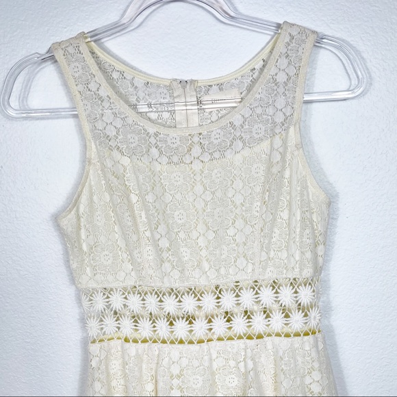 Floral Lace Cutout Fit and Flare Ivory‎ Dress Medium - Picture 2 of 8